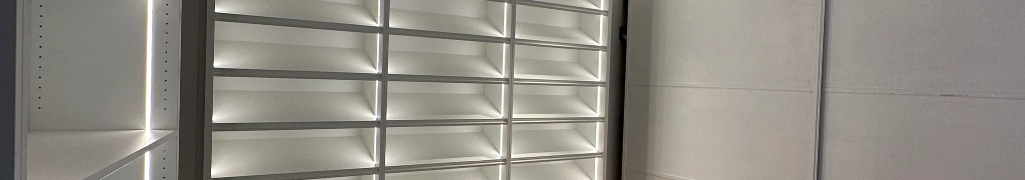 Ankleidezimmer mit großzügigem Schuhschrank – Bild 1