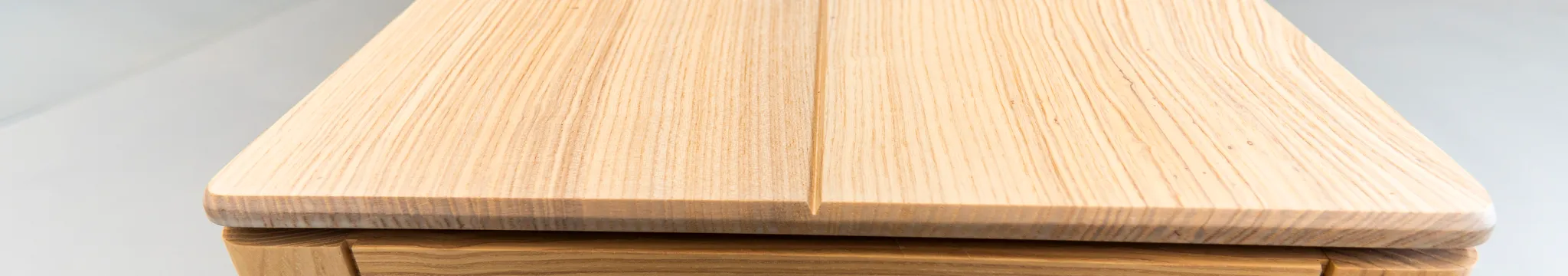 Stummer Diener aus Holz mit Bank – Bild 3
