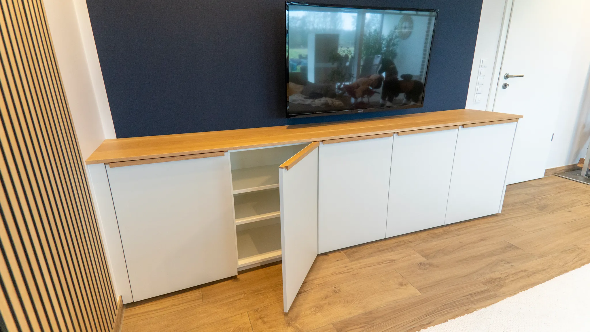 Schwebendes Sideboard