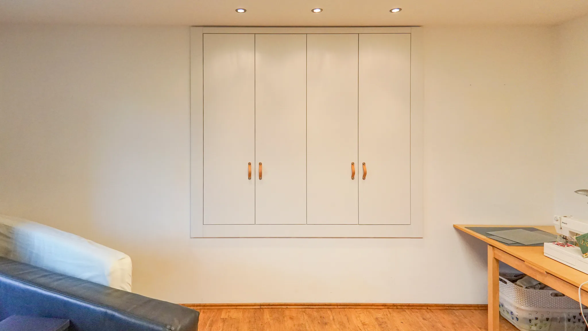 Wandschrank für die Nische